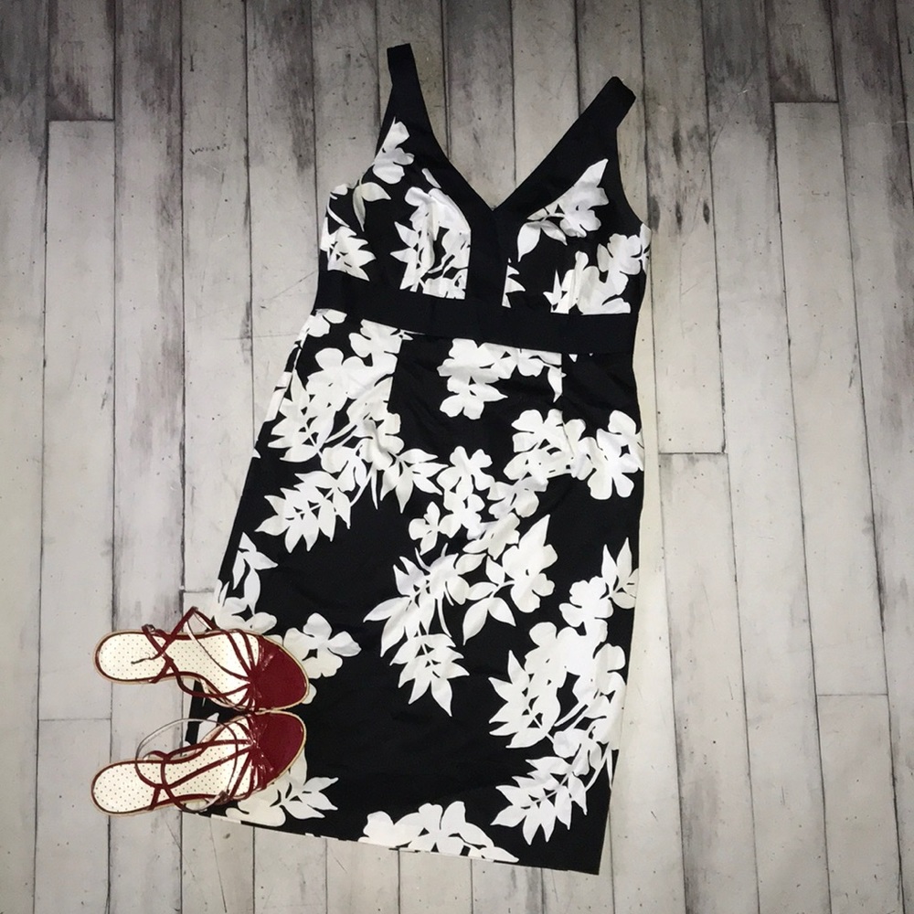 Beautiful White House Black Market dress!